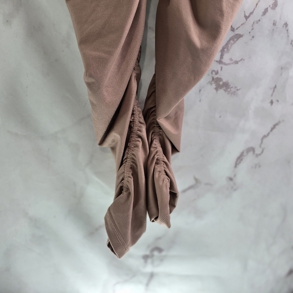 Alo Leggings Womens Medium Light Pink Ruched Goddess High Rise Yoga - Picture 9 of 10